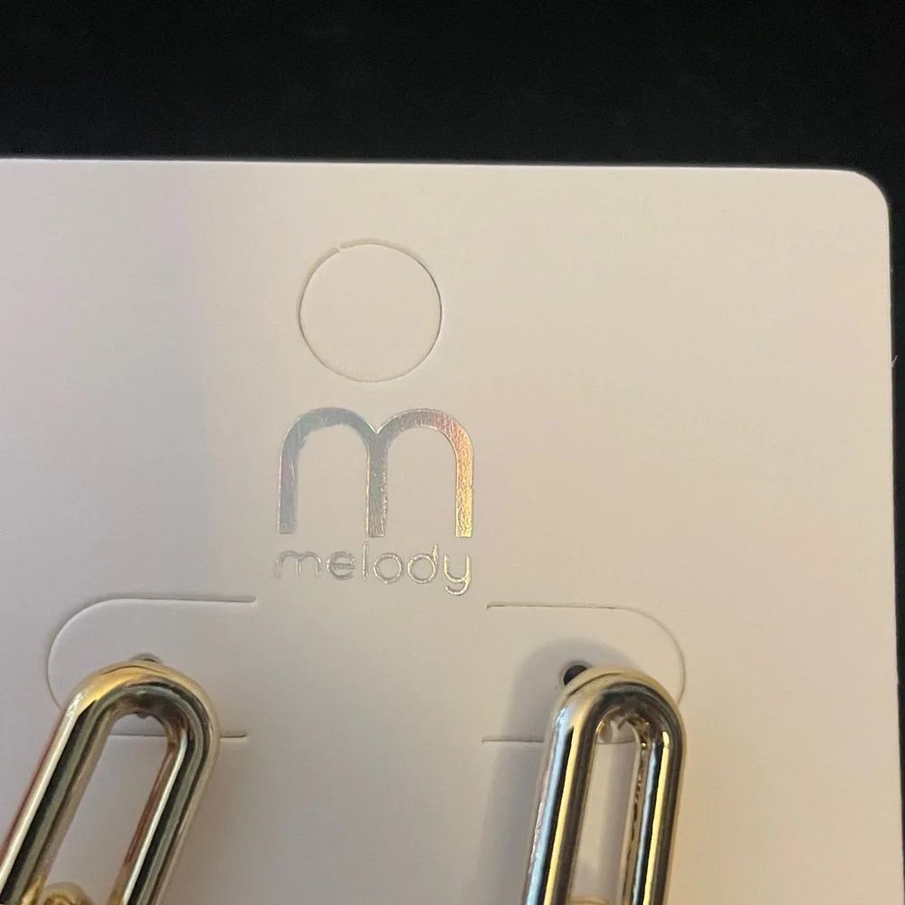 Gold Chain Link Earrings - Picture 2 of 4